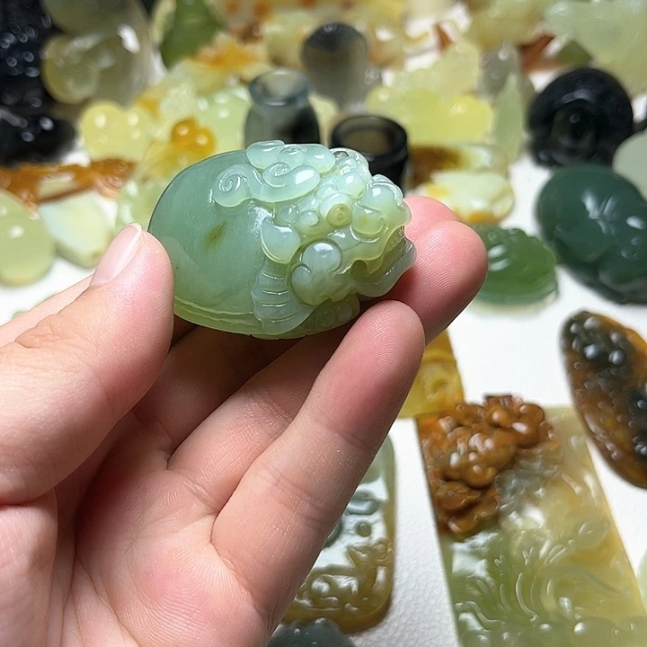 未镶嵌蛇纹石玉颈饰