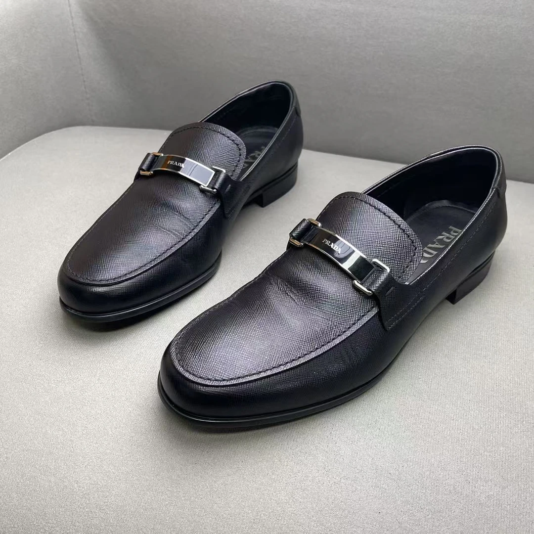 95新 Prada/普拉达 黑色皮革舒适银标时尚百搭商务皮鞋 43码