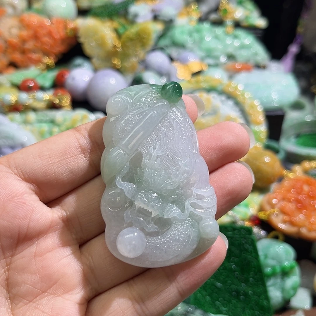 翡翠未镶嵌颈饰待编织