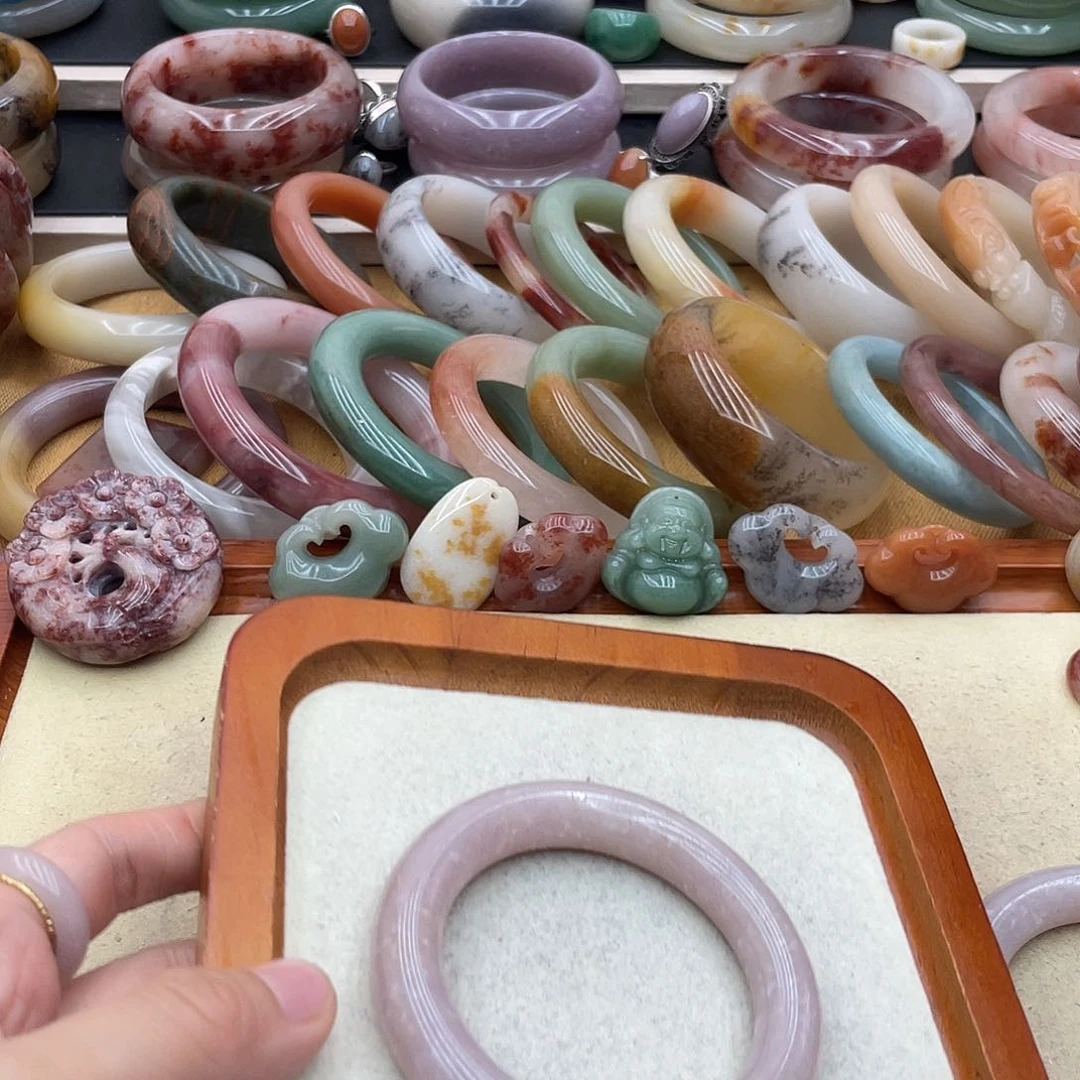 石英岩玉未镶嵌圈口齐全小*