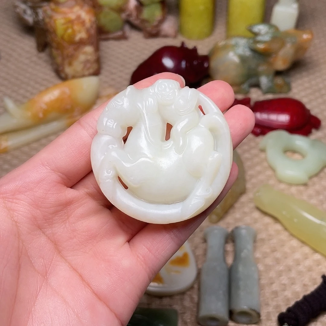 蛇纹石玉未镶嵌颈饰