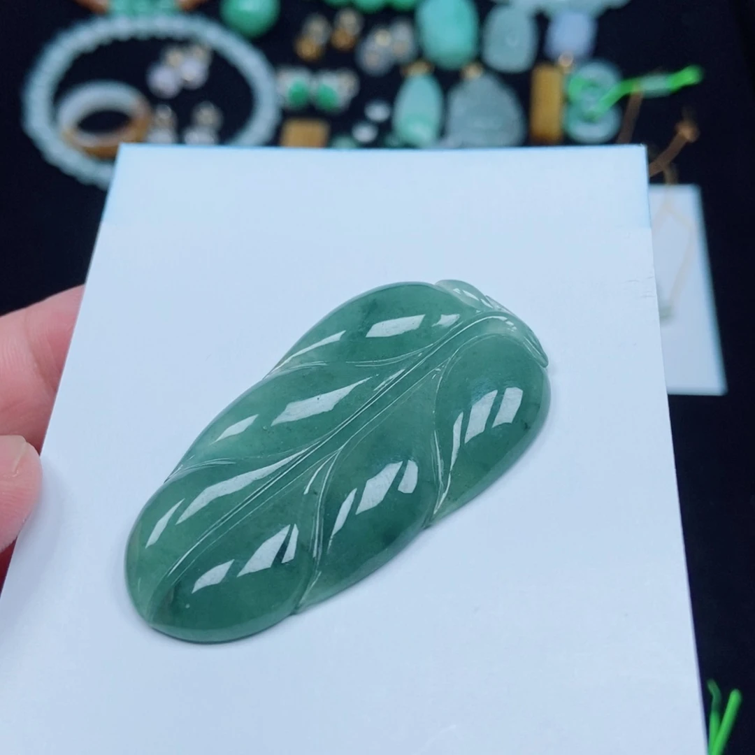 翡翠未镶嵌颈饰叶子