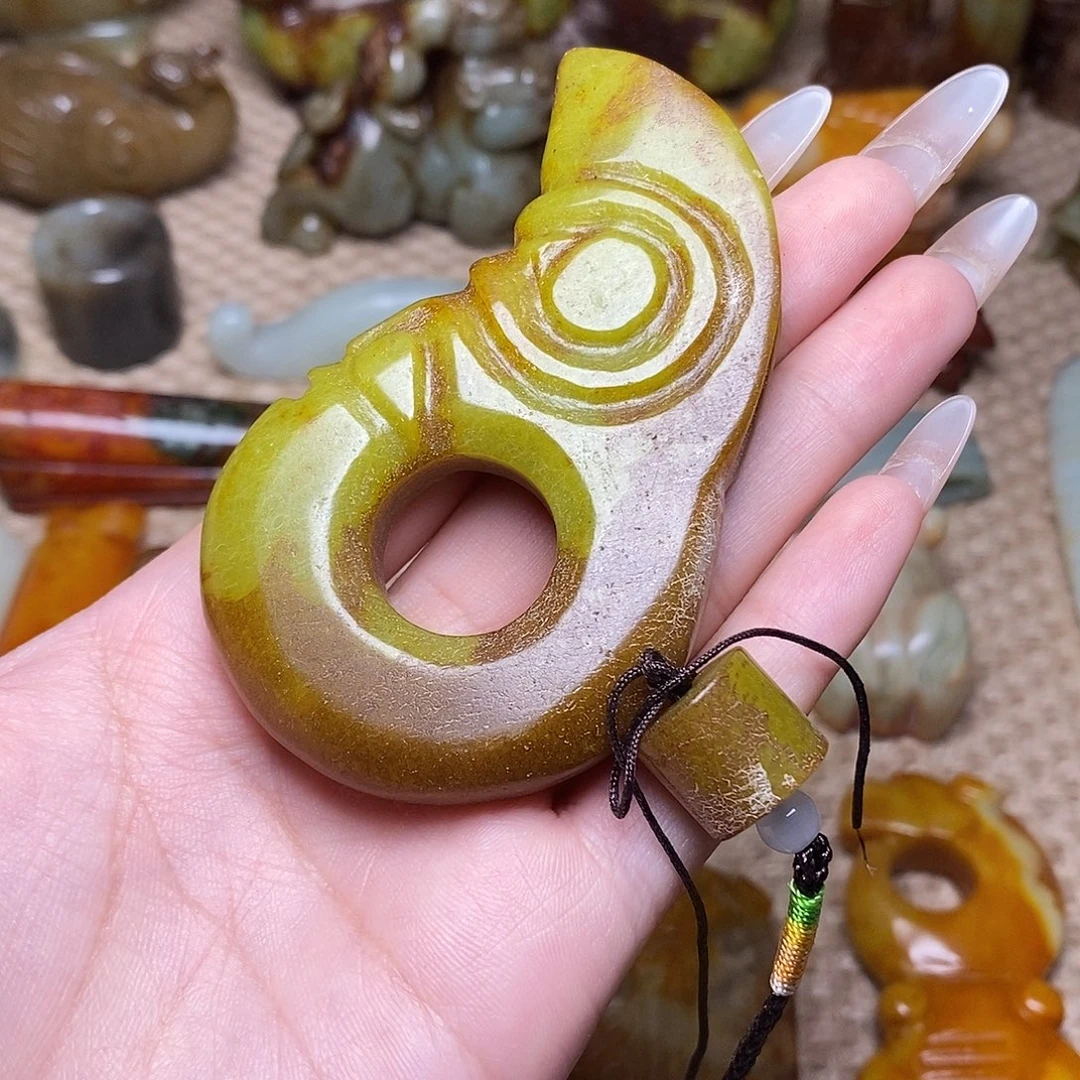 未镶嵌蛇纹石玉颈饰