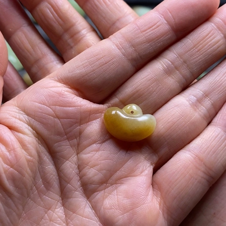 和田玉颈饰未镶嵌星**: