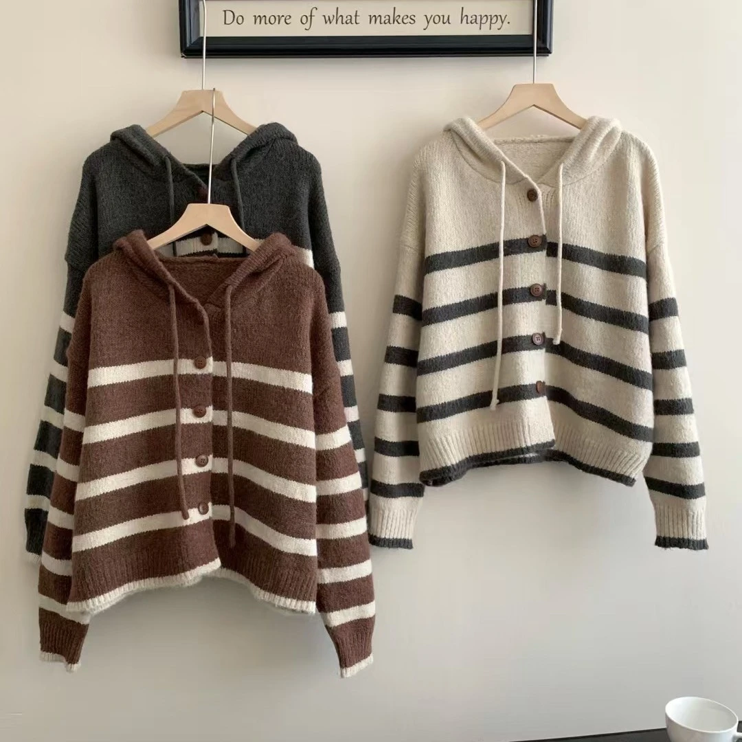 薇莎25261【慵懒风】韩系撞色条纹单排扣长袖连帽针织衫显瘦毛衣