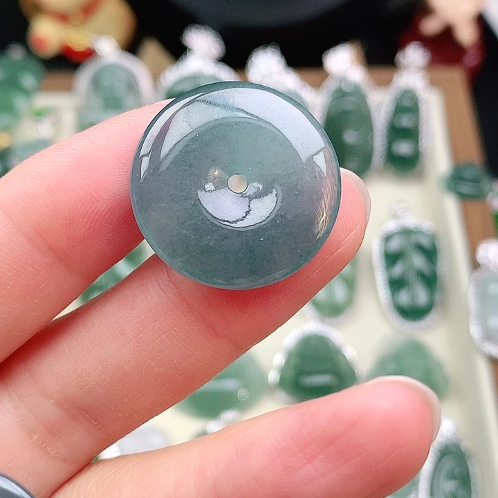 颈饰未镶嵌翡翠吊坠