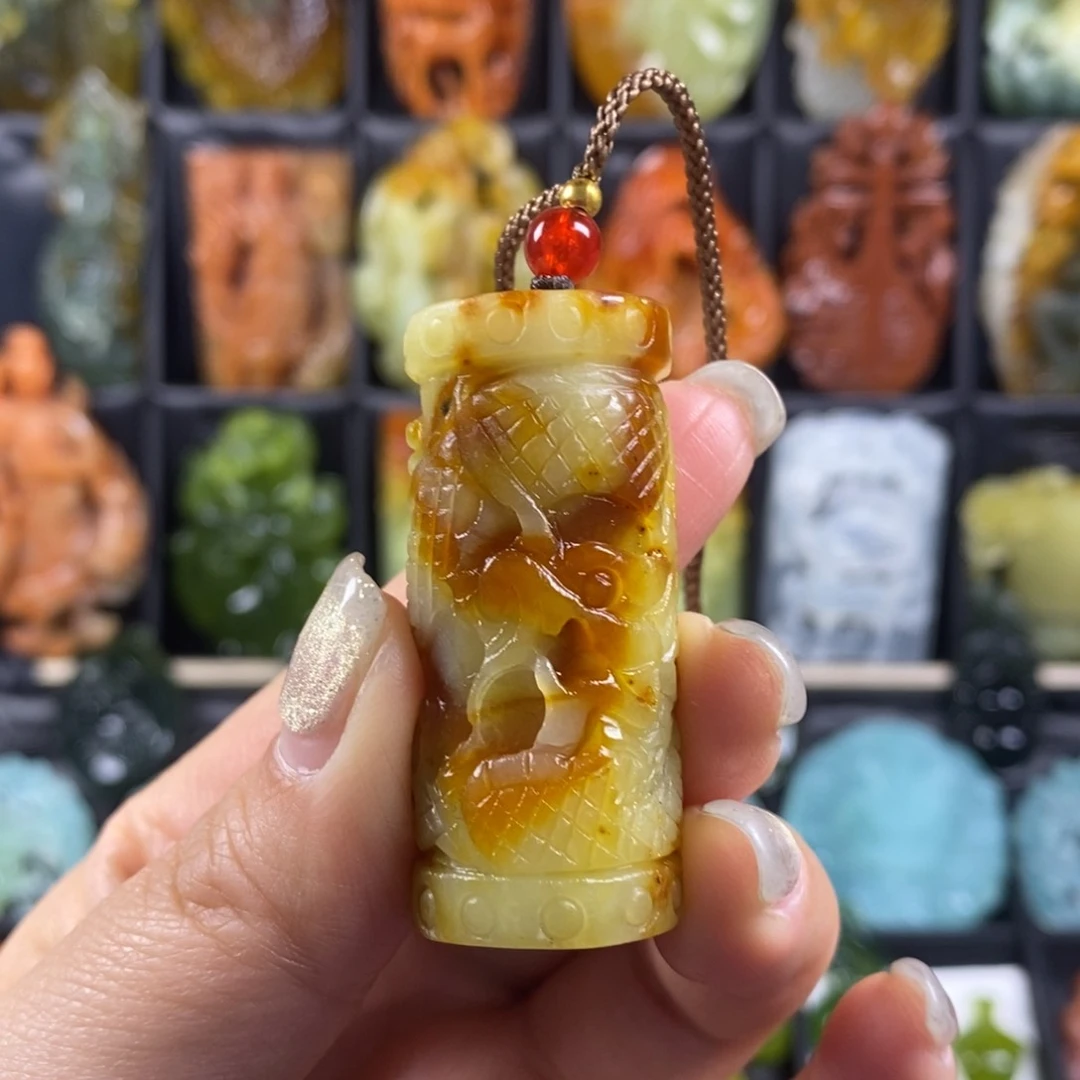 蛇纹石玉颈饰合金