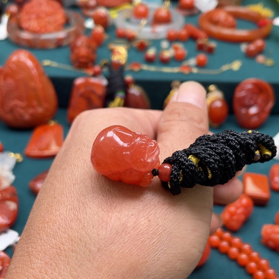 南红玛瑙未镶嵌南红貔貅吊坠