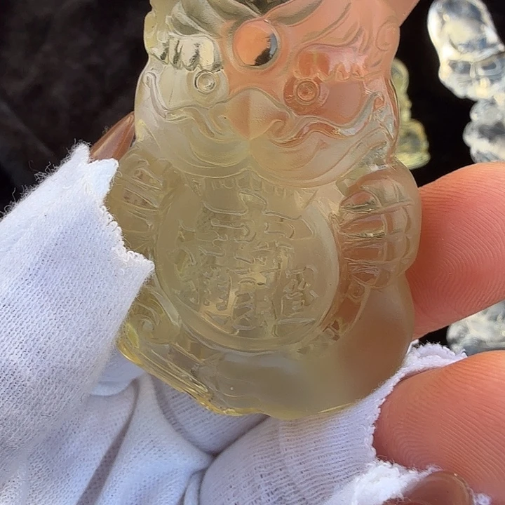 杨***焱未镶嵌水晶车挂水晶