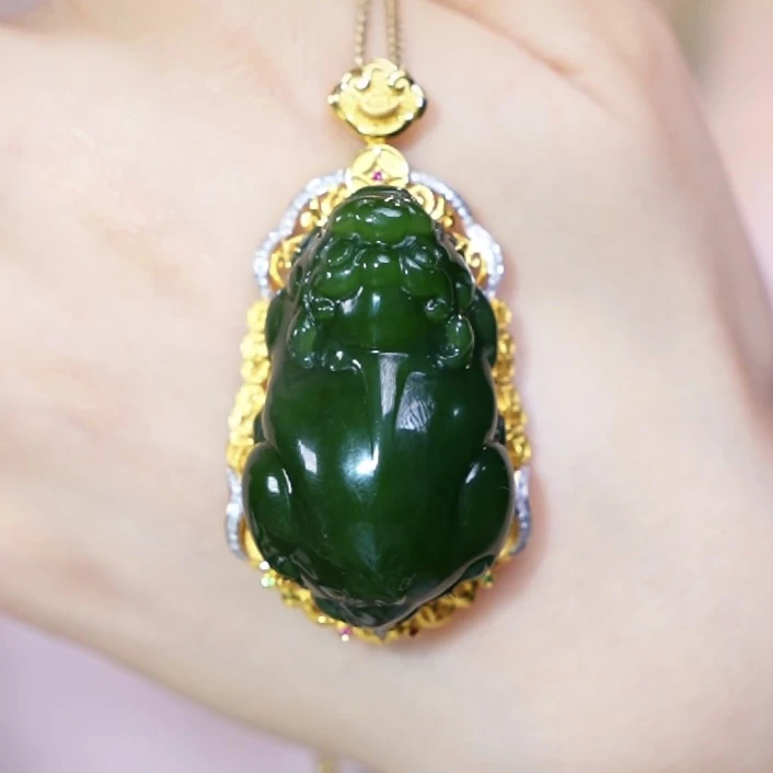【芒心珠宝】天然和田玉18K镶嵌全包碧玉貔貅吊坠