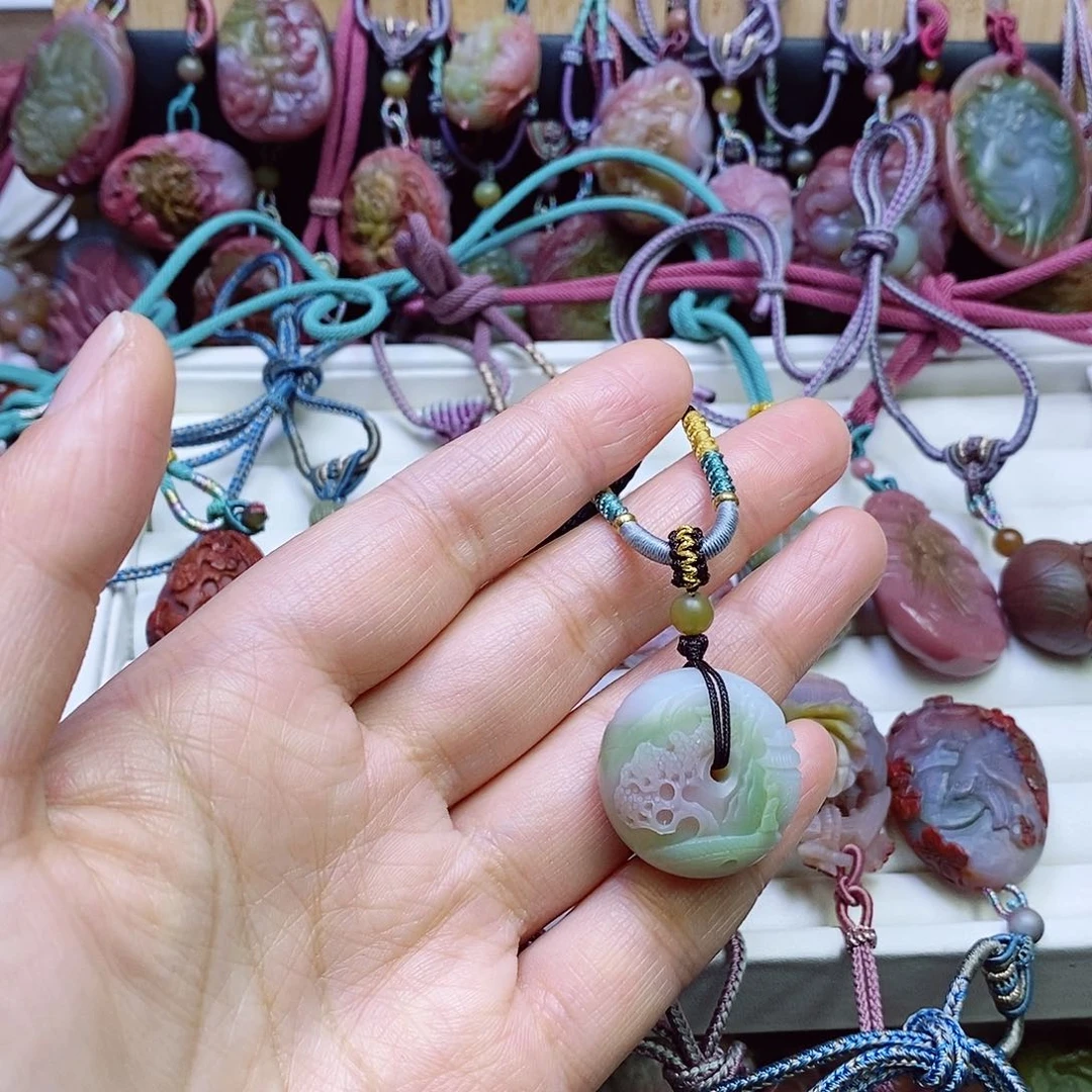 玛瑙/玉髓盐源玛瑙吊坠未镶嵌