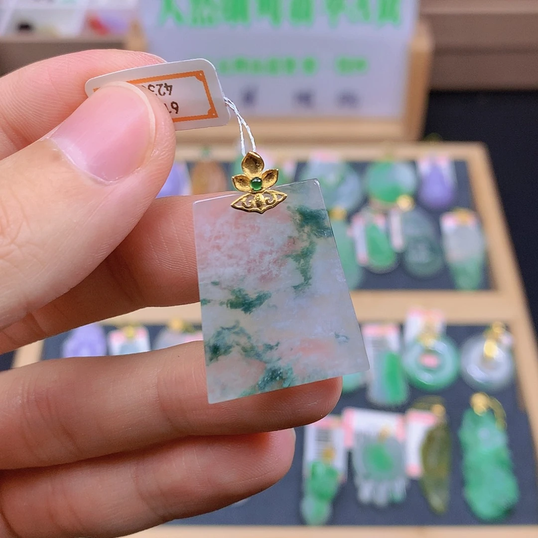 翡翠18K金镶嵌颈饰翡翠