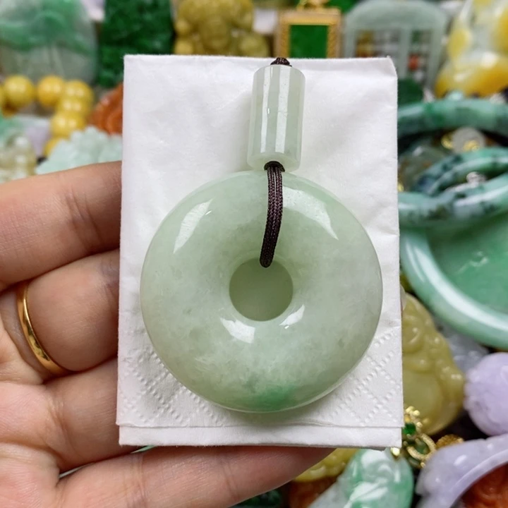 翡翠吊坠(赠链)未镶嵌