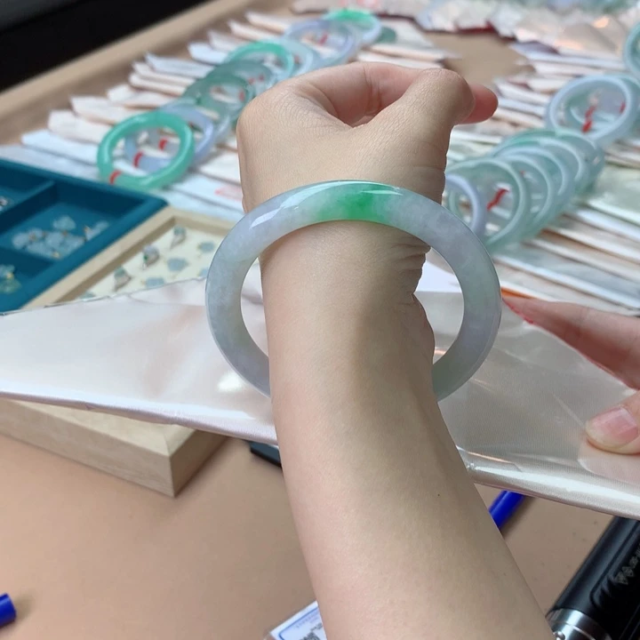 未镶嵌手镯翡翠翡翠