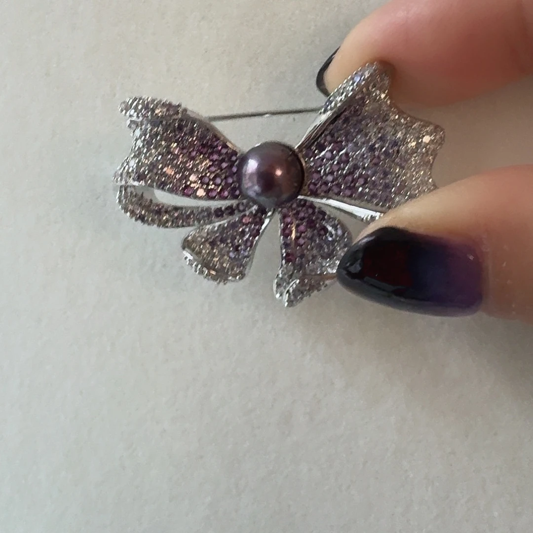 A***a淡水珍珠合金胸饰蝴蝶结