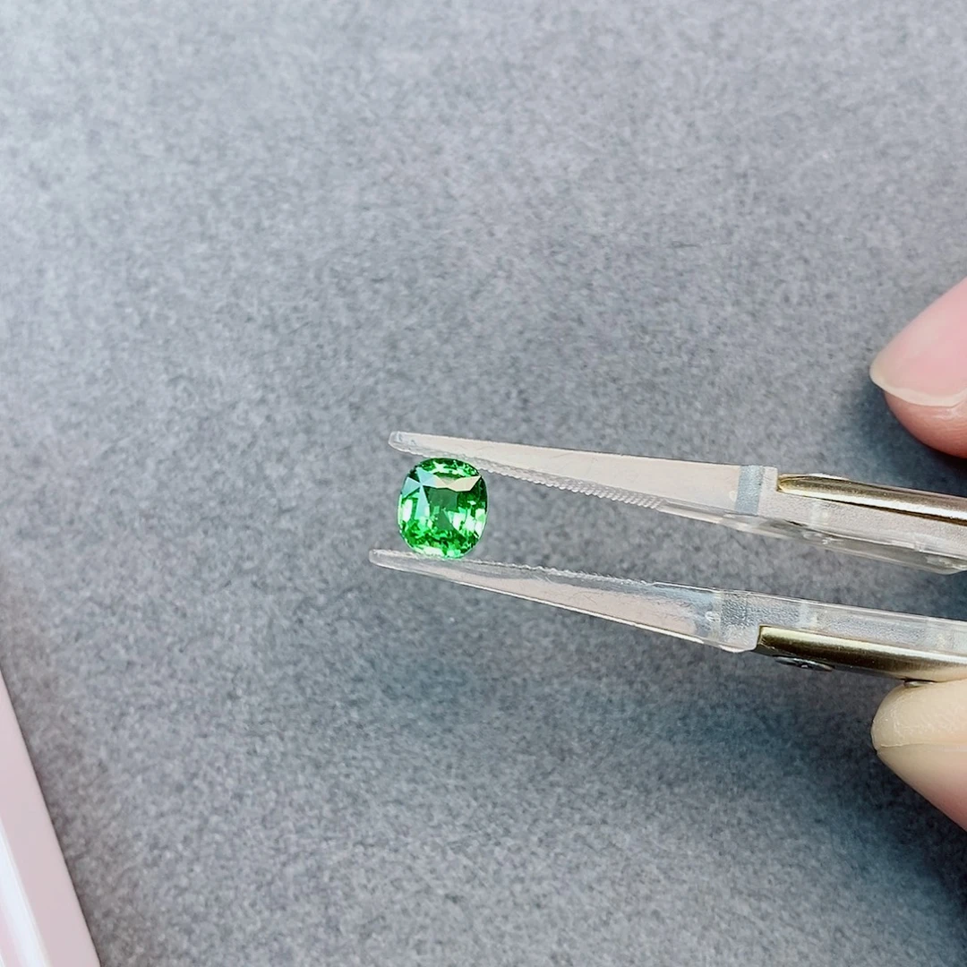 未镶嵌珠宝半成品石榴石（沙弗莱）1.03ct 薄荷绿 吉尔德