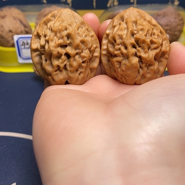 文玩核桃把件蛤蟆眼