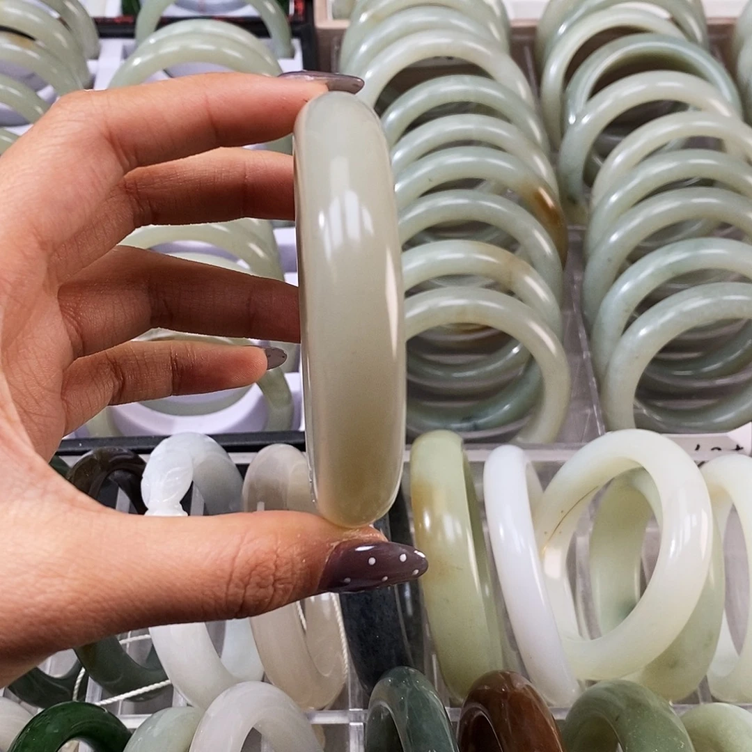 和田玉未镶嵌手镯