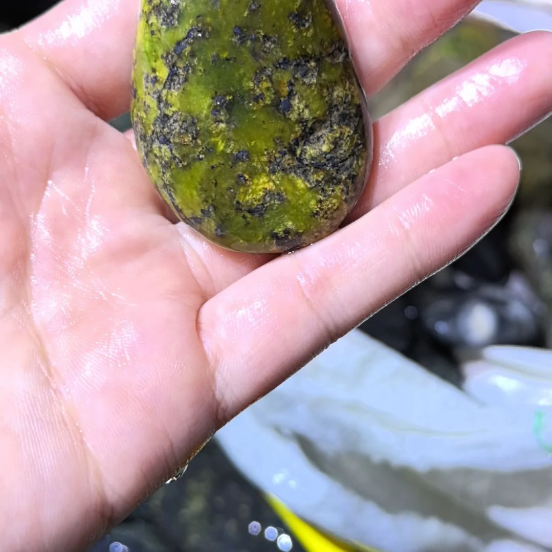 铭***卖有机玻璃藏玉药王石原石一个