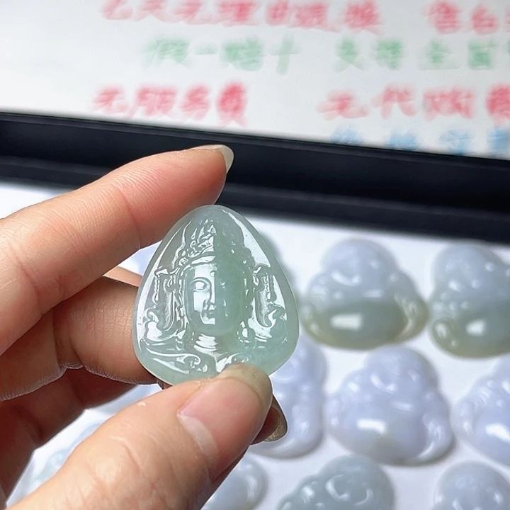 翡翠未镶嵌颈饰观音头