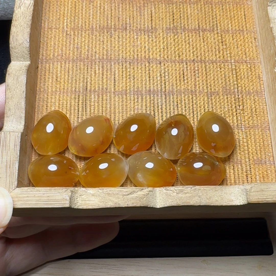 糖***豆石英质玉未镶嵌油润红糖带发丝9颗290