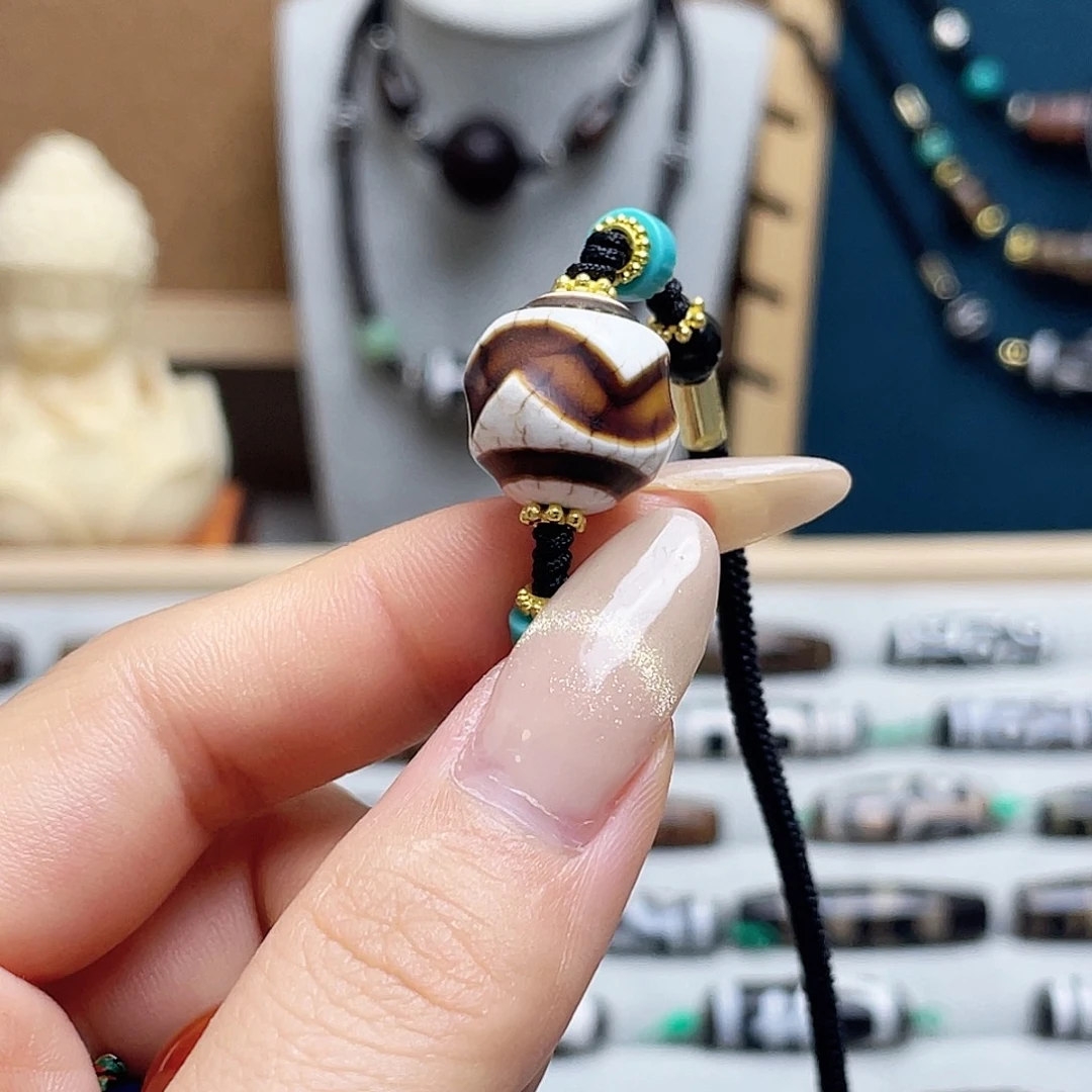 月****未镶嵌颈饰玛瑙/玉髓