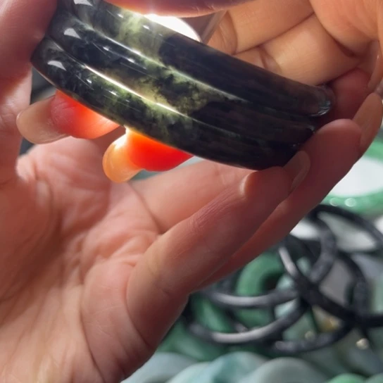 翡翠未镶嵌手镯翡翠手镯