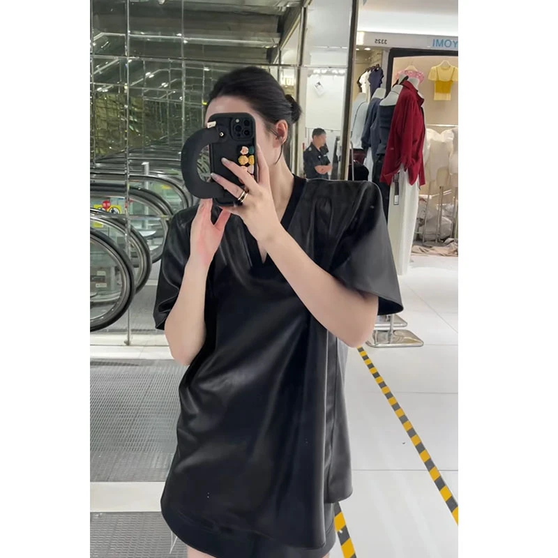 深圳南油欧货气质2025早秋V领皮衣短袖设计感痞帅机车黑色时髦T恤