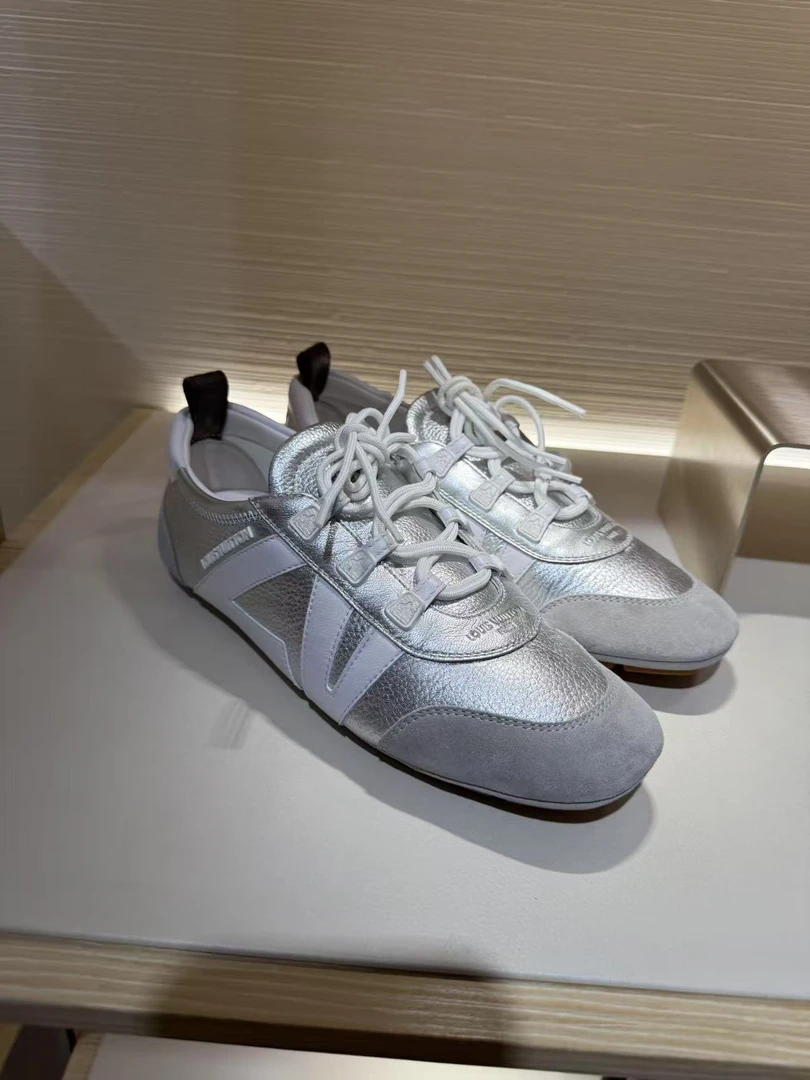 未使用 LouisVuitton/路易威登 路易威登 德训鞋 银白色