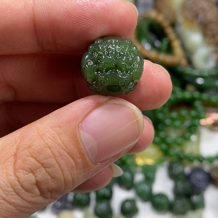 和田玉未镶嵌车挂