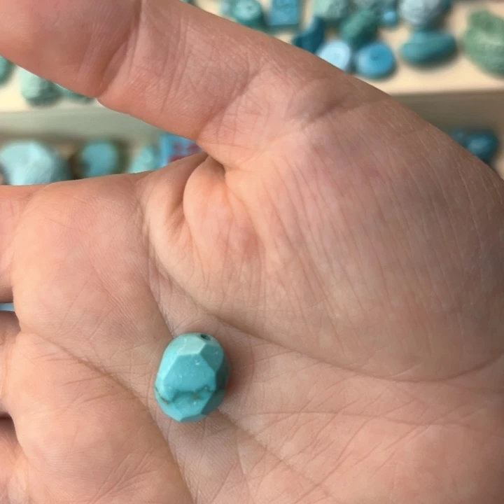 绿松石颈饰未镶嵌?***?