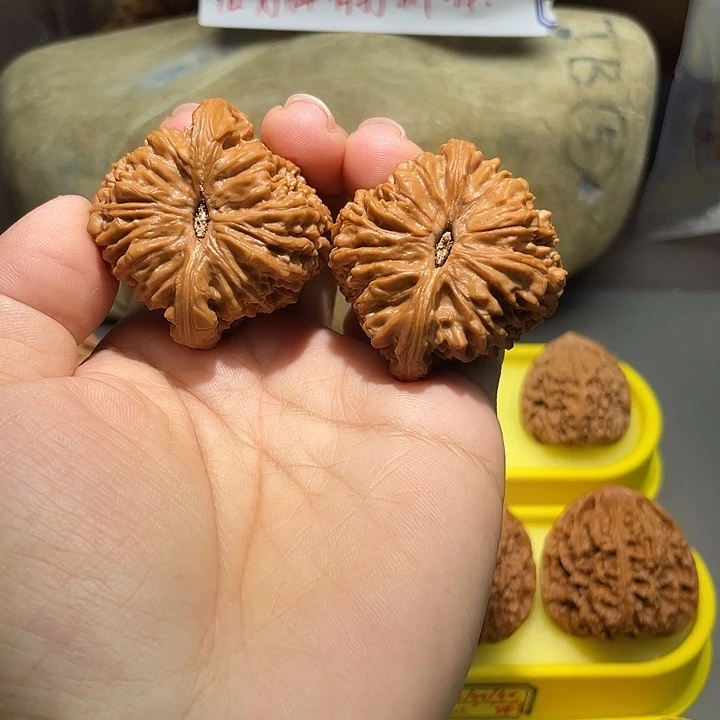文玩核桃把件11号，44尺全品球疆