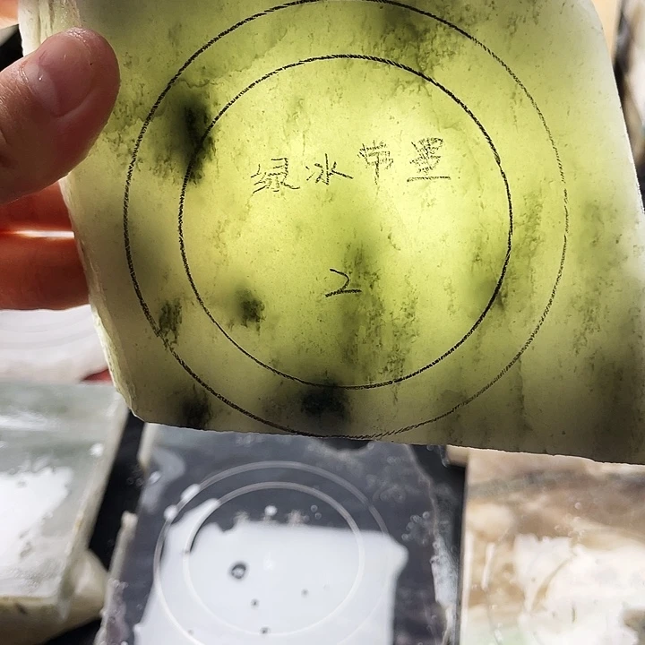 石英质玉未镶嵌手镯定制