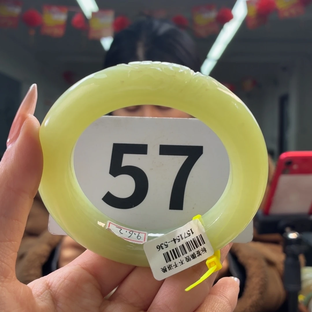 和田玉未镶嵌手镯一口雕花