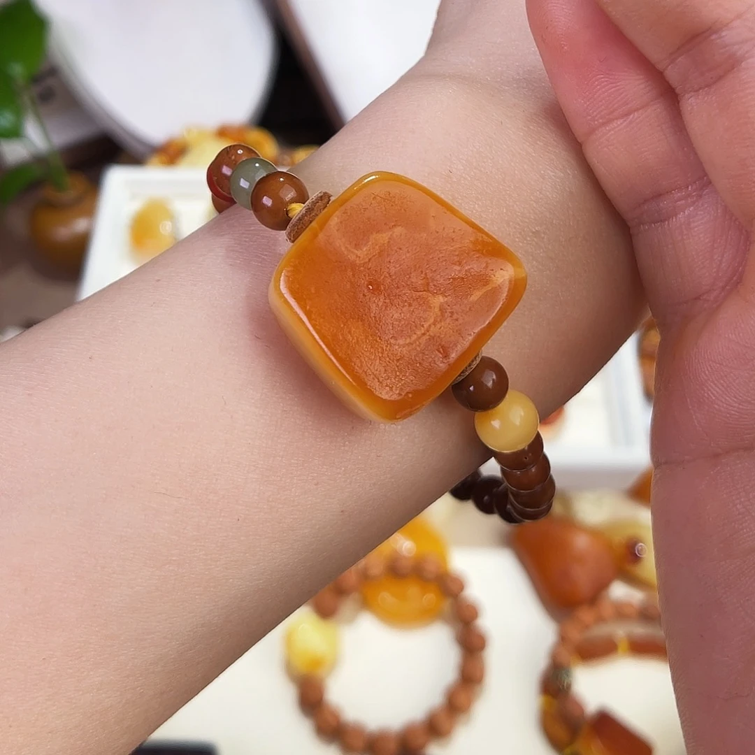 琥珀珠宝奇石未镶嵌，