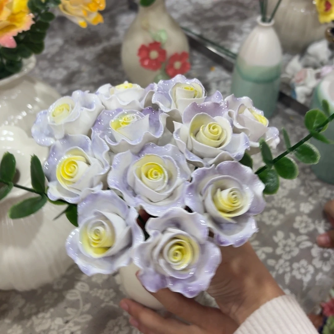 11朵送两根草满20元发货，退款的拉黑