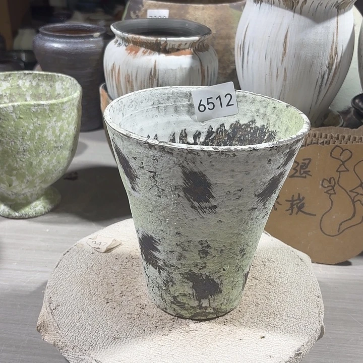 摆件高17，口15，有孔，6512