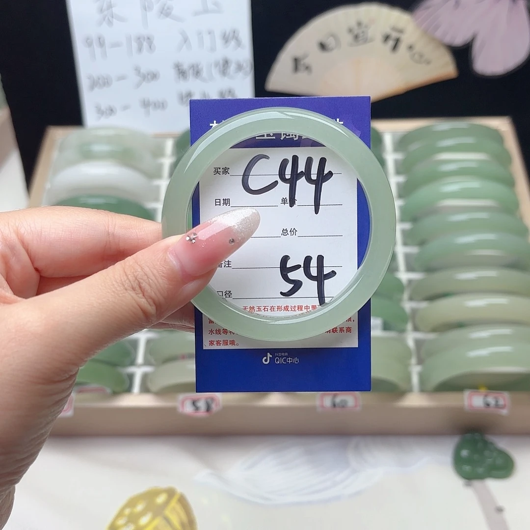 未镶嵌手镯石英质玉