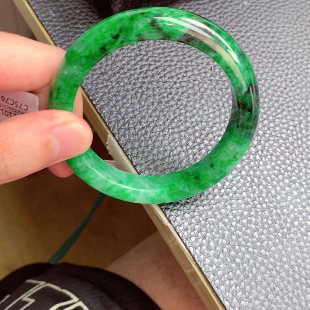 翡翠手镯未镶嵌纯天然