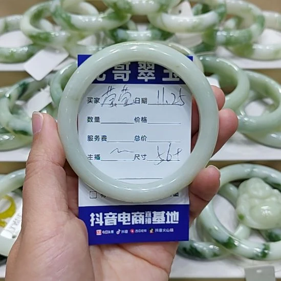 莹***莹透闪石-蛇纹石玉未镶嵌手镯