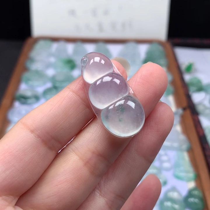 颈饰未镶嵌翡翠高冰飘花福豆