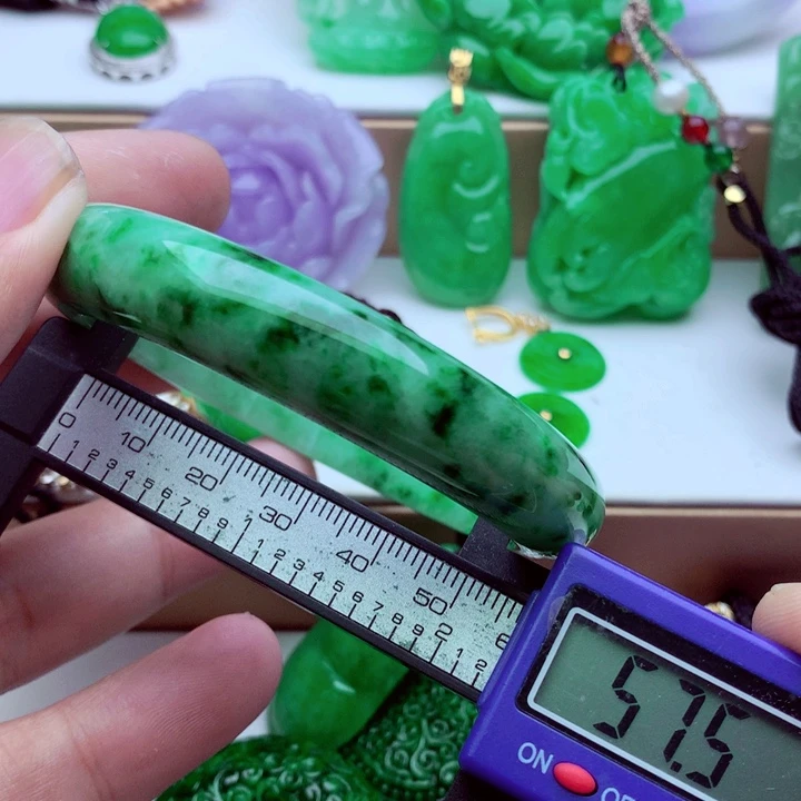 翡翠未镶嵌手镯．．．．