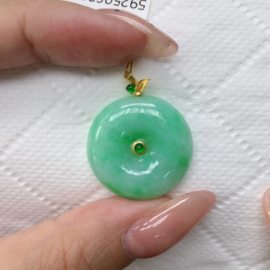 颈饰18K金镶嵌翡翠
