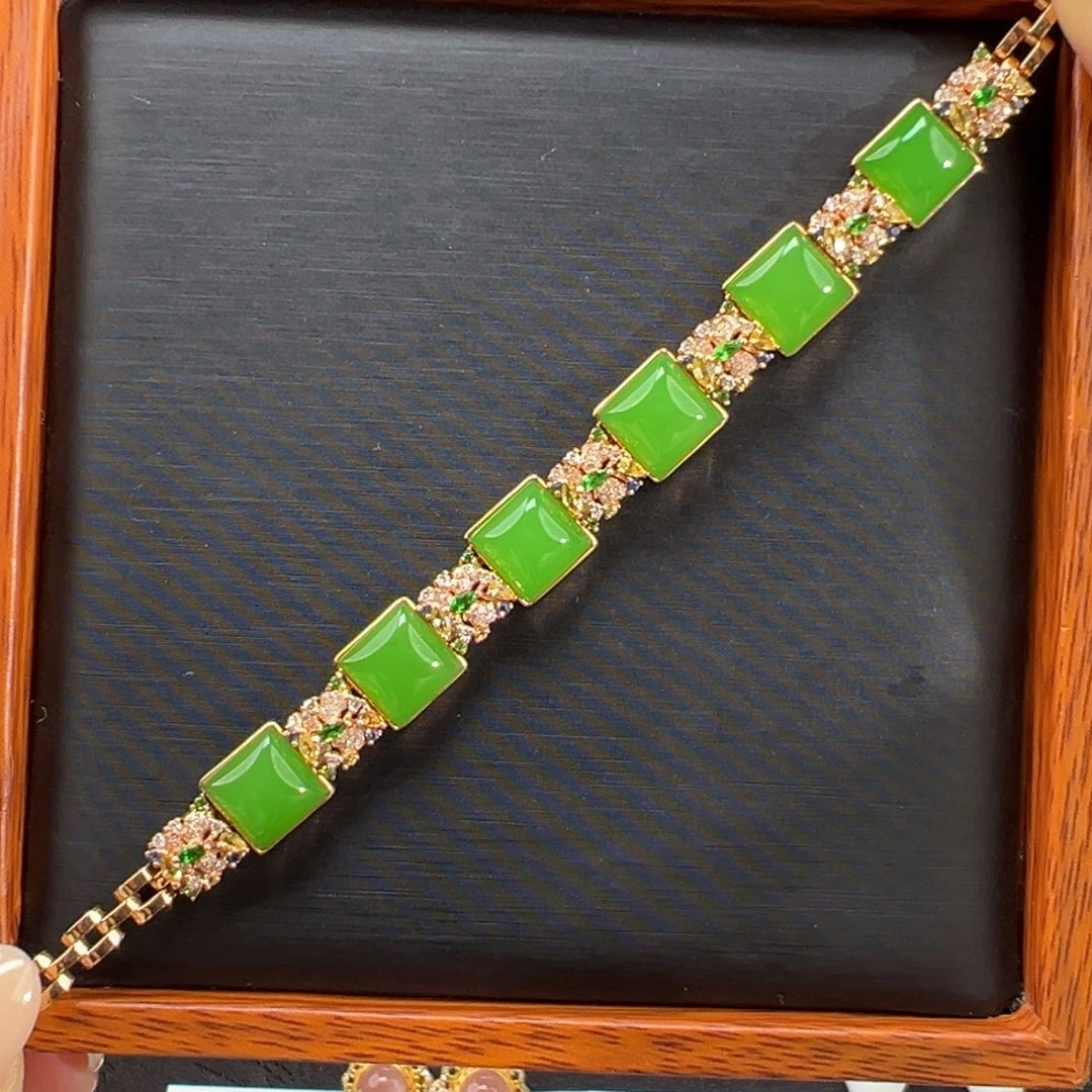 和田玉（碧玉）18K金镶嵌手链果绿高色方面过灯厚金手链