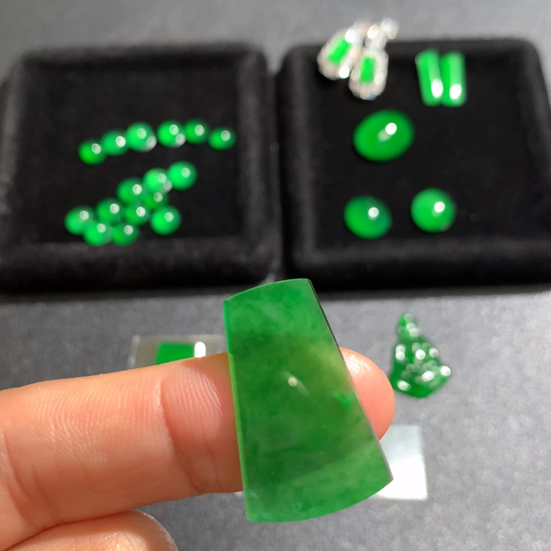 炀***杰翡翠散珠裸石无事牌