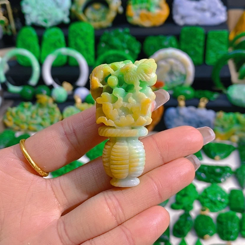 【闪购商品】翡翠颈饰未镶嵌黄绿翡花瓶