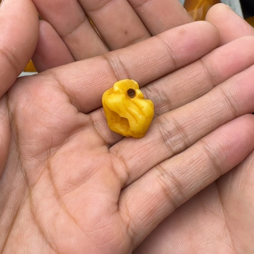 腼***男未镶嵌琥珀裸石天然蜜蜡