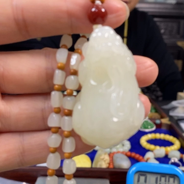 诚***成和田玉未镶嵌颈饰