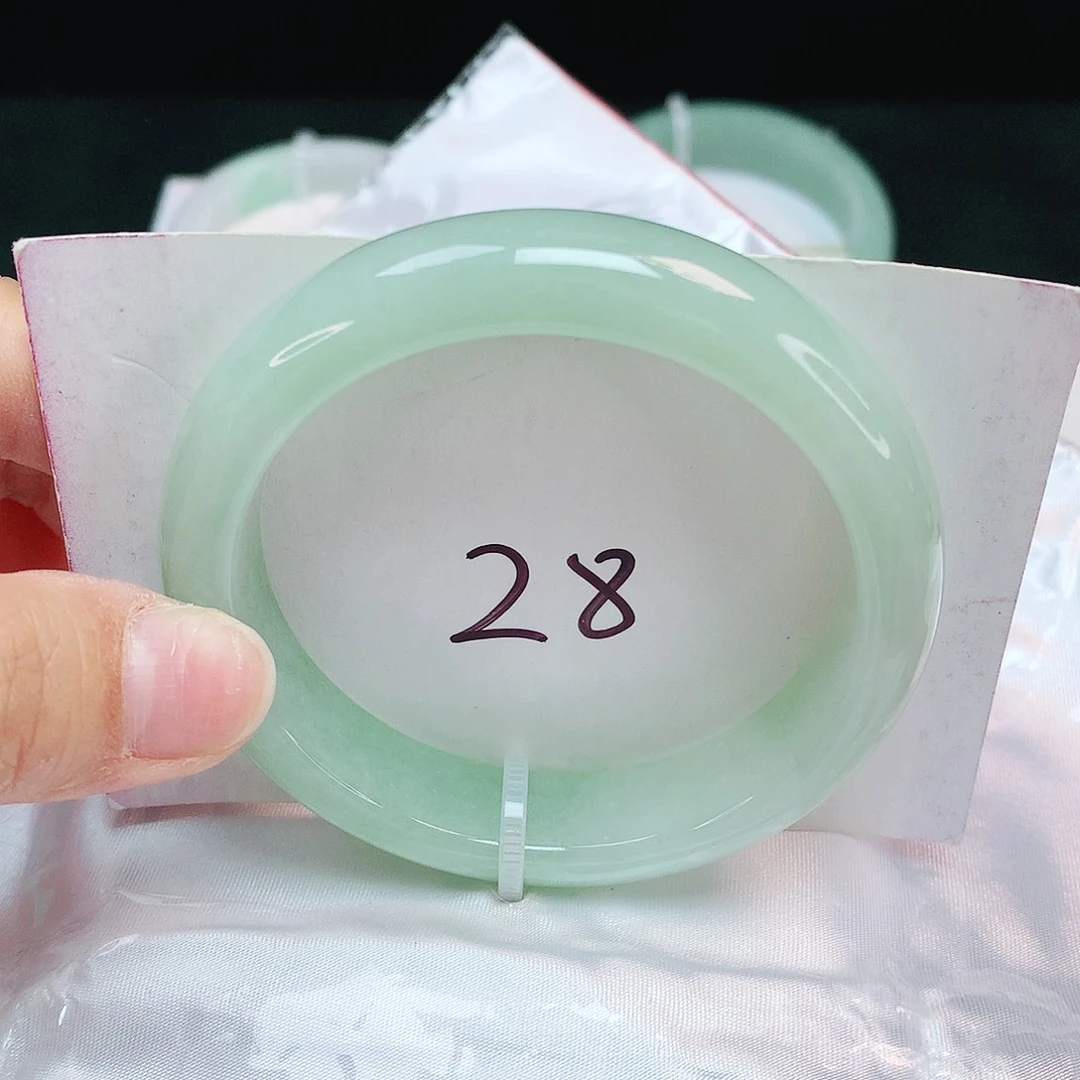 翡翠未镶嵌手镯正圈54.8