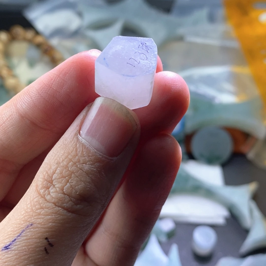 翡翠未镶嵌颈饰定制